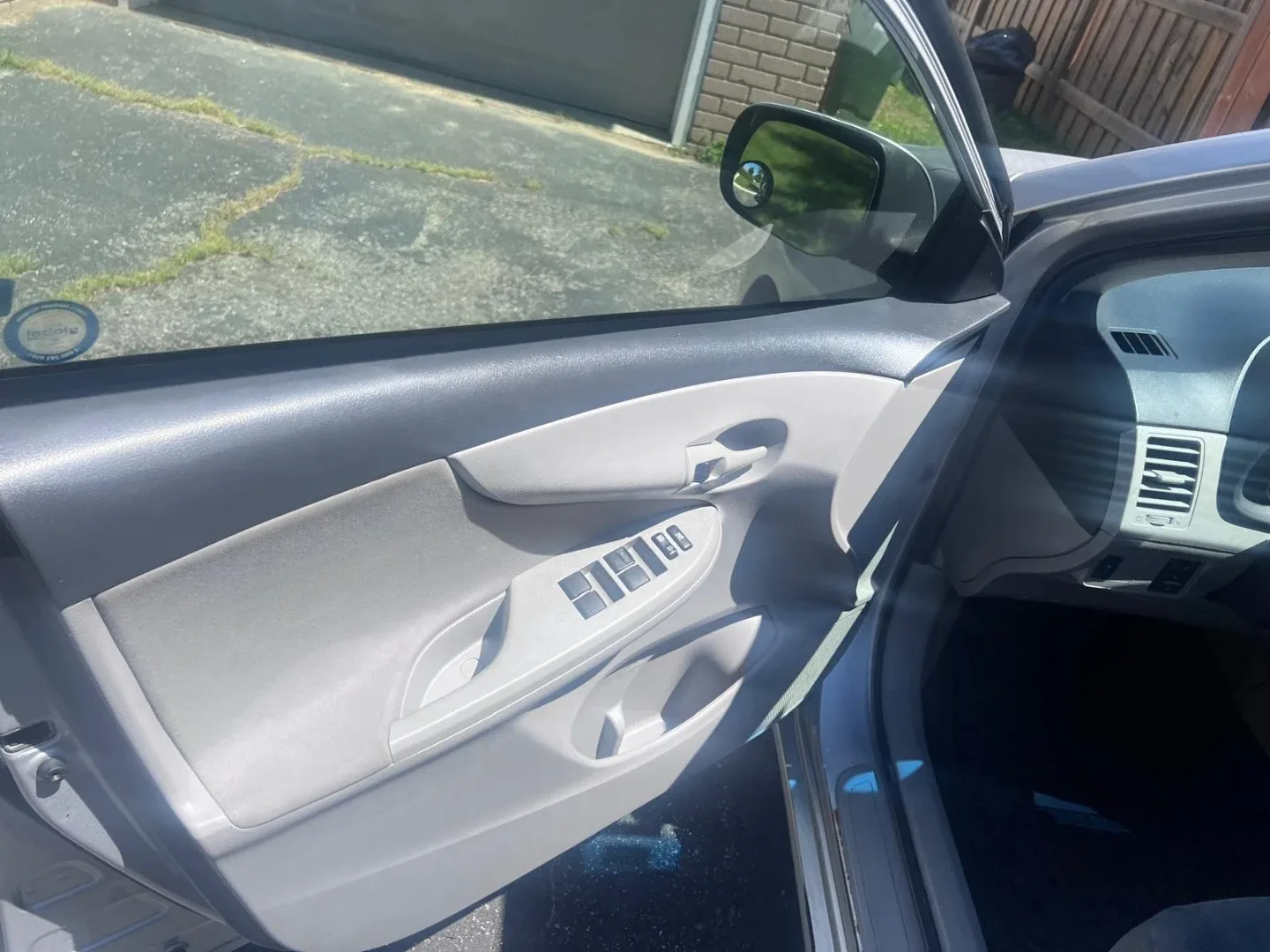 2011 Toyota Corolla image indicator(4)