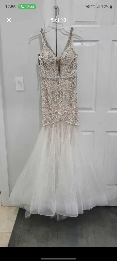 Wedding Dress - Elegant & Beautiful image indicator(5)