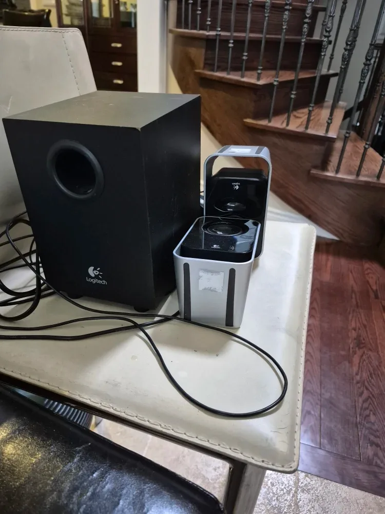 Logitech Z-10 Speakers image indicator(2)