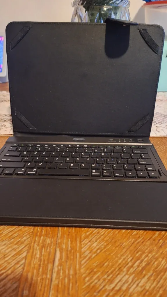 I pad case and keyboard..pickup And Cash Only image indicator(4)