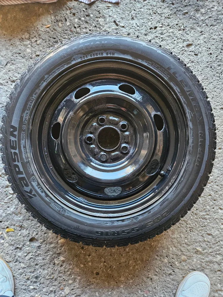 205/55/16, 5 x 114.3 Honda Civic winter tires and rims image indicator(9)