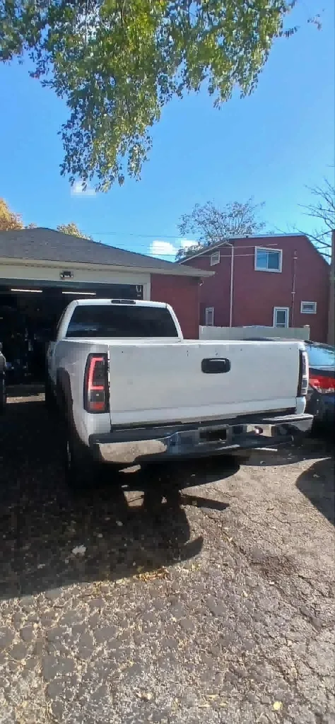 2002 GMC SIERRA . image indicator(10)