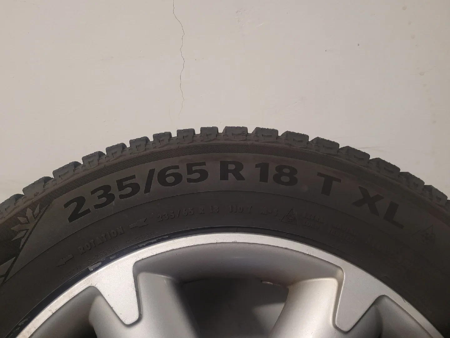 Nissan Wheel with Continental IceContact XTRM Tire 235/65R18 image indicator(2)