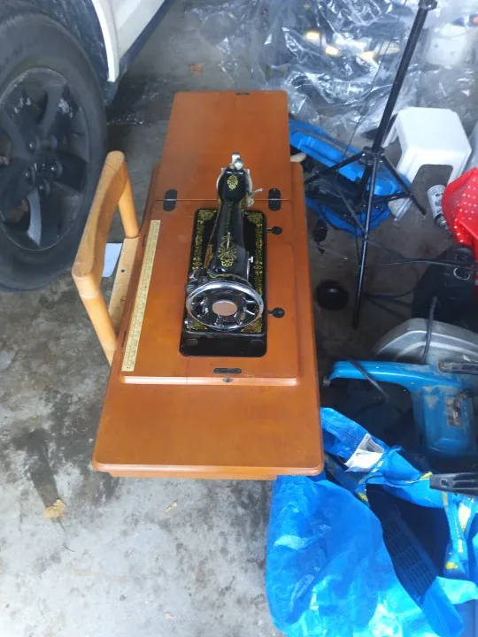 Fair Titan Manufacturing Co. Sewing Machine image indicator(3)