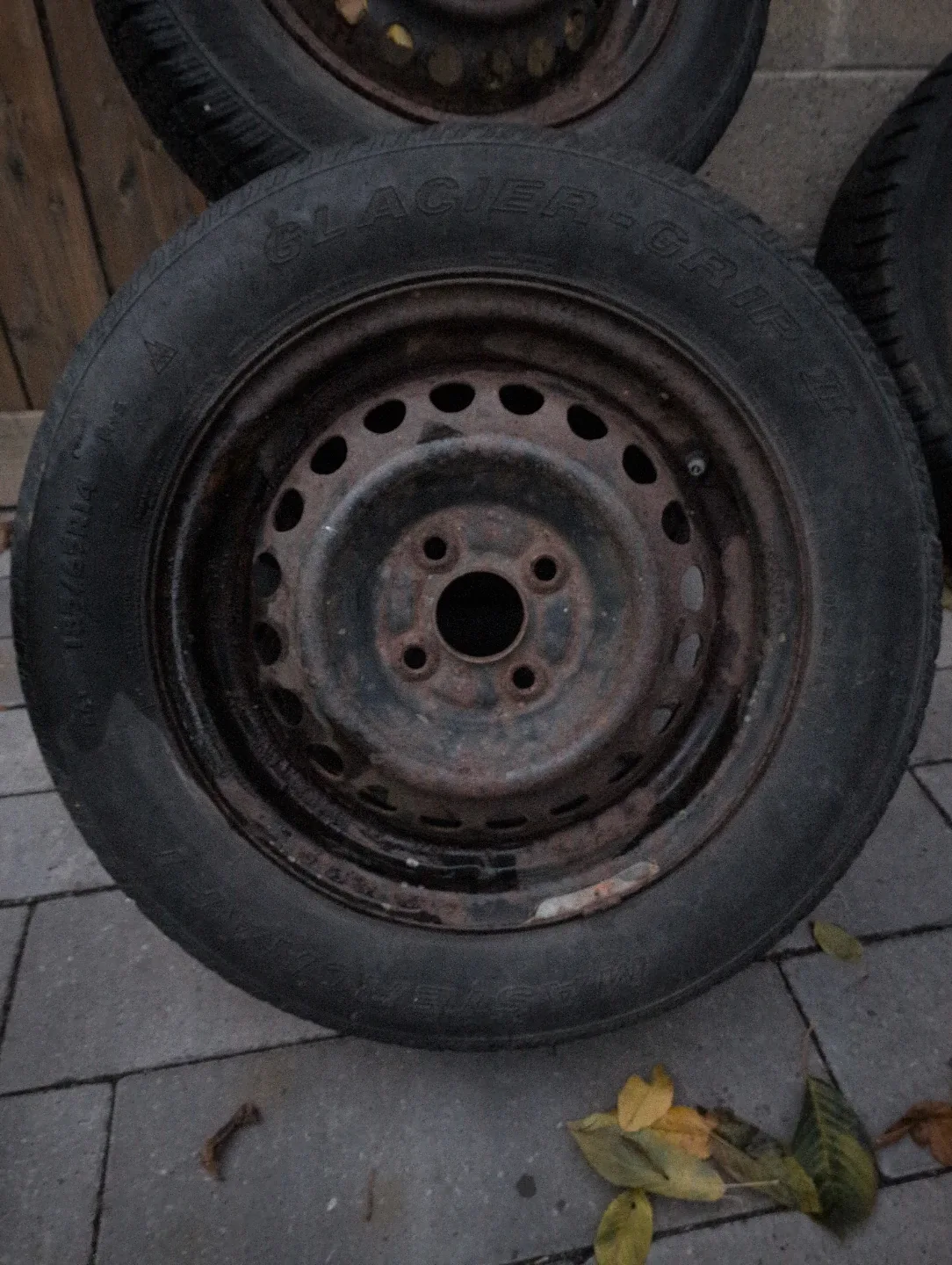 Mastercraft Glacier Grip 185/65R14 Tires image indicator(5)