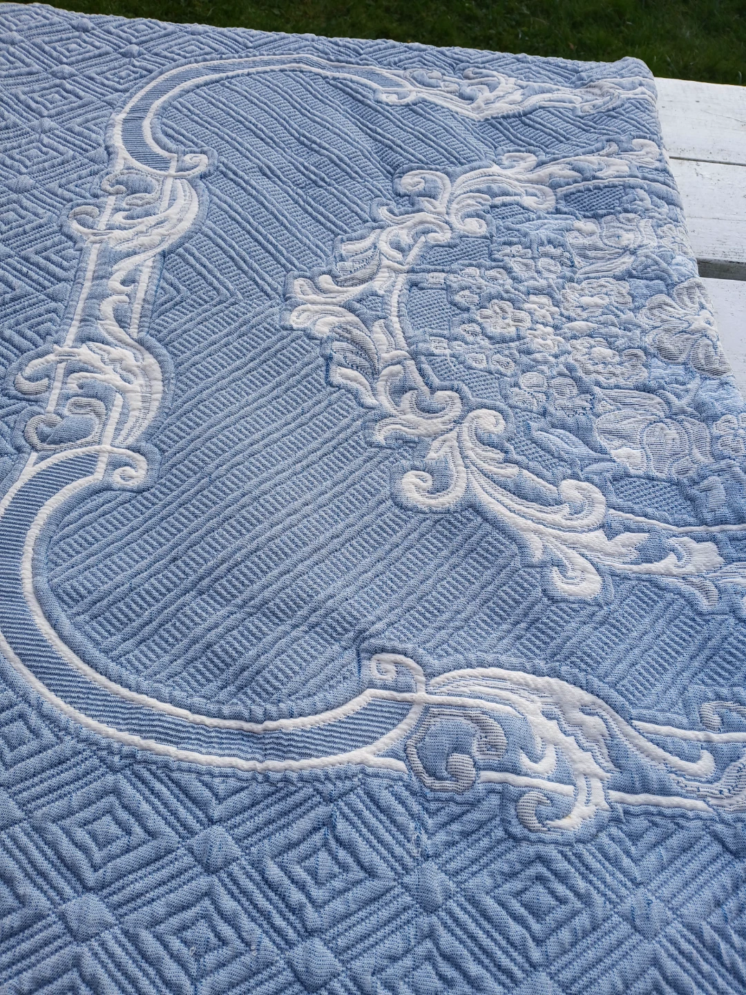 Blue & White Floral Bedspread - photo 2