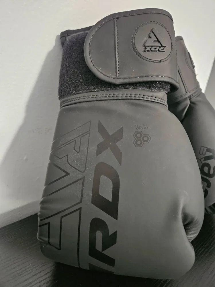 RDX Quadro Dome 3 Boxing Gloves - Black image indicator(2)