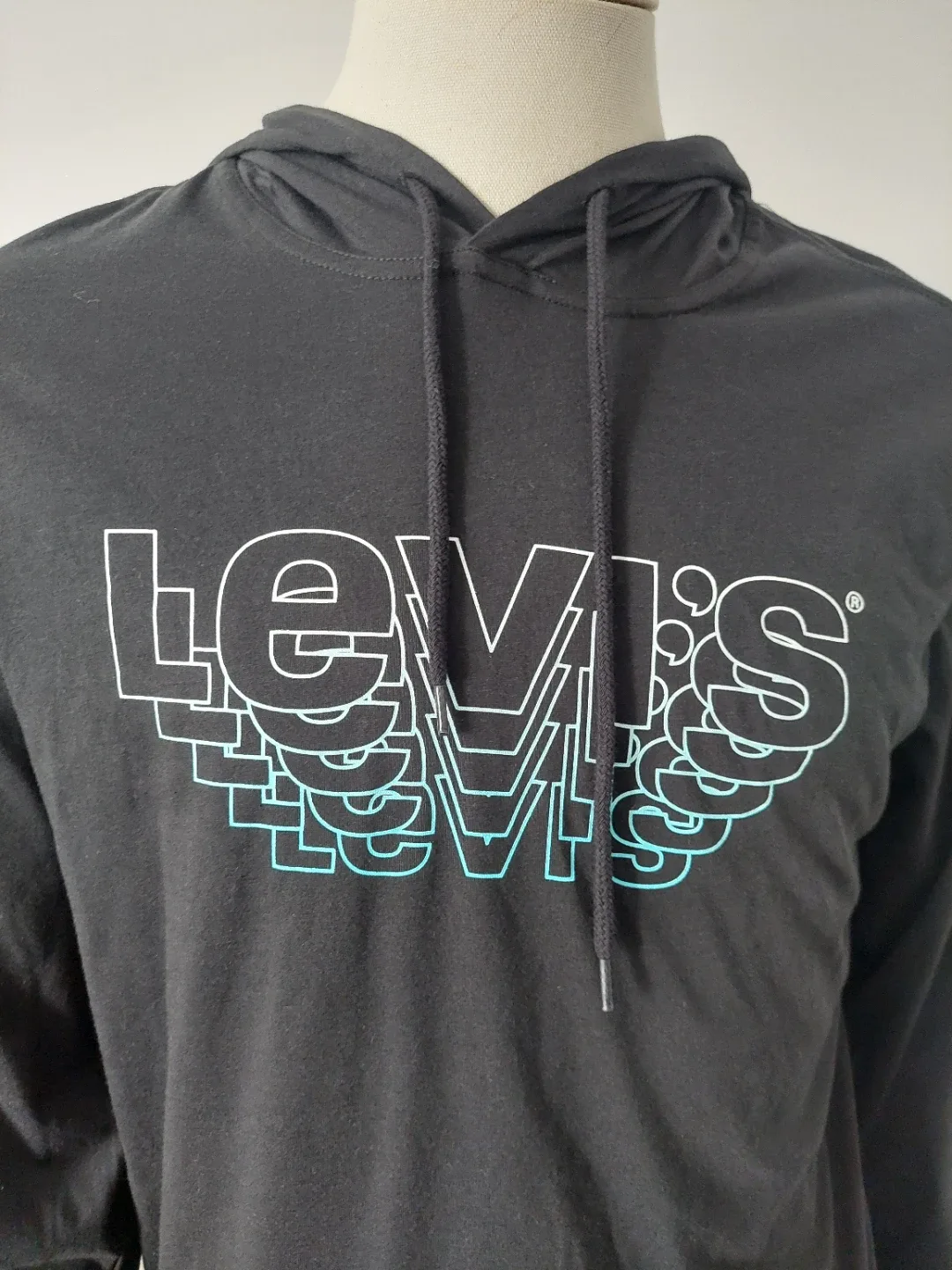New - Levi's Black Graphic Hoodie - Size M  N̈WOT thumbnail