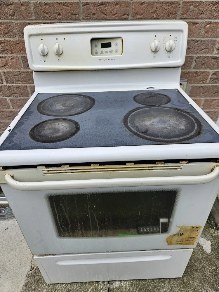 Frigidaire Electric Stove - photo 2