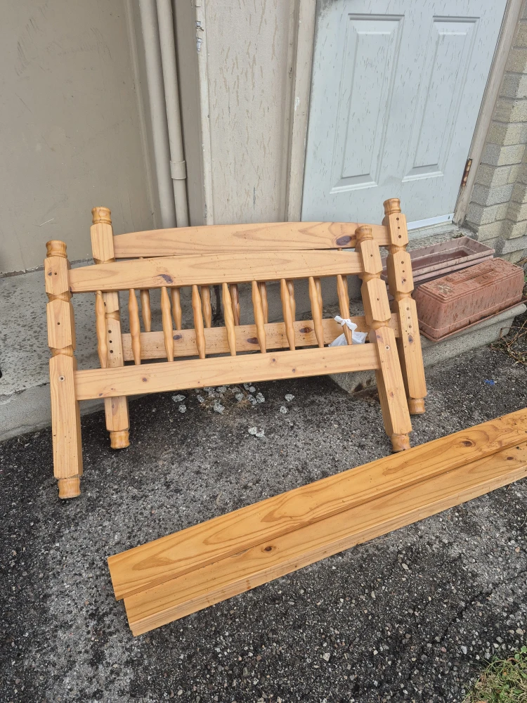 Wooden headboard (Twin)