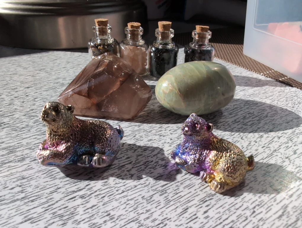 Crystal Figurines and Decorative Stones