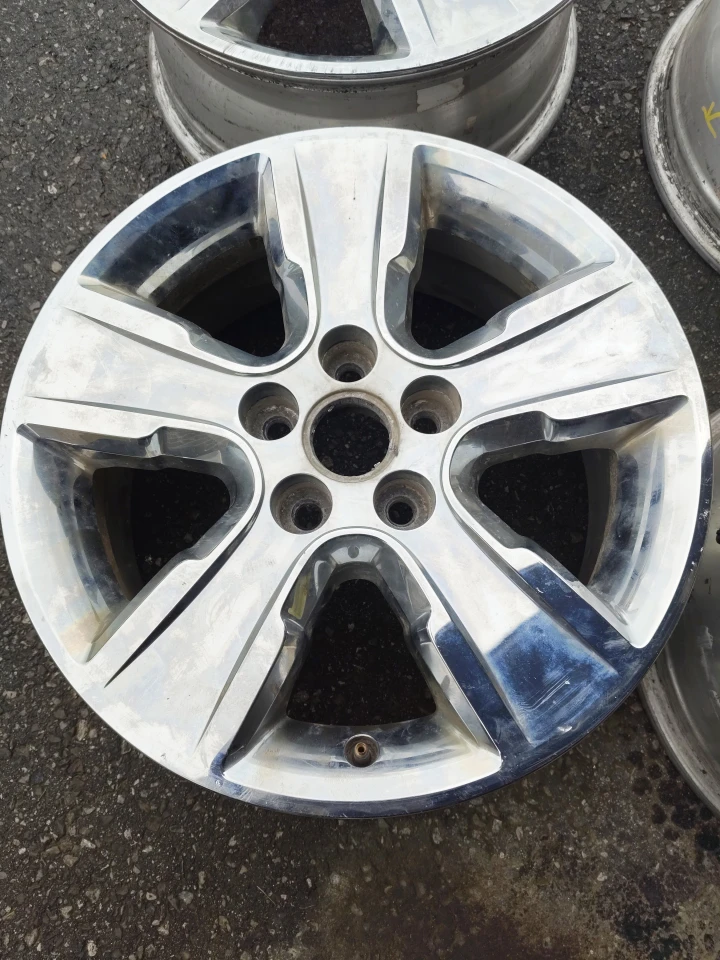 18 inch alloy wheel. As-is - photo 4