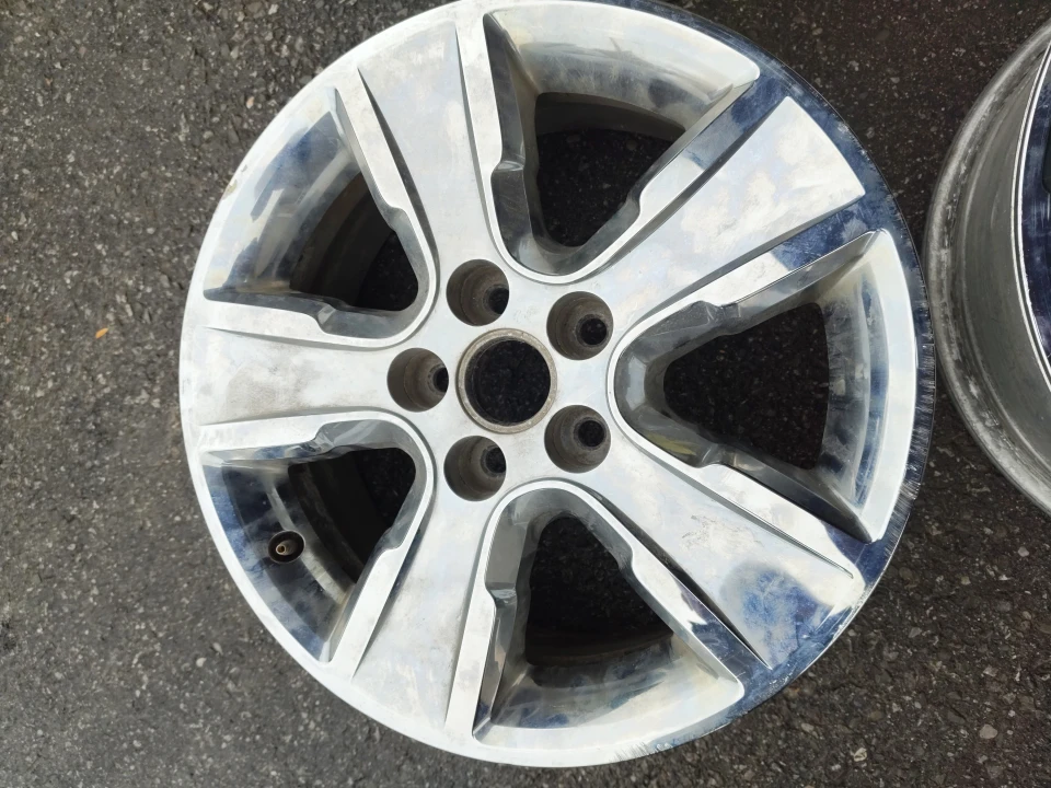 18 inch alloy wheel. As-is - photo 5