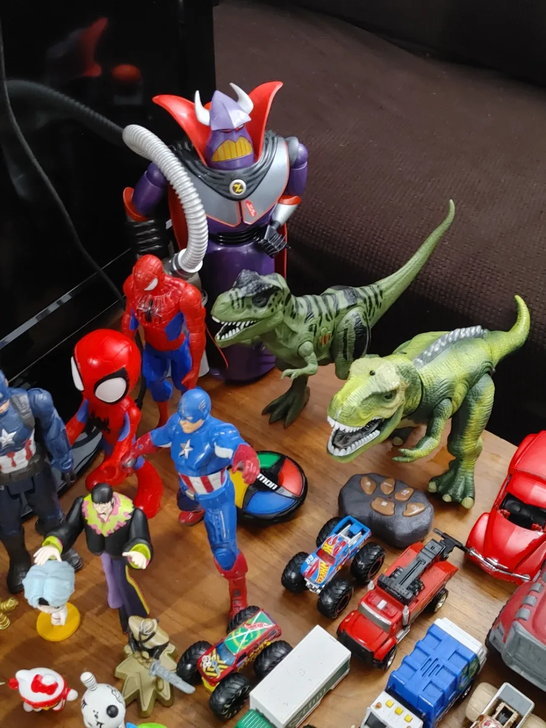 Mixed Lot of Action Figures & Toy Cars image indicator(2)