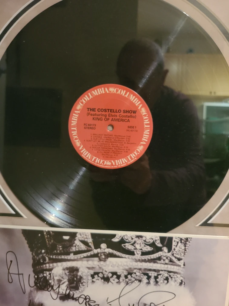 Framed Elvis Costello 'King of America' Autographed Record - photo 2