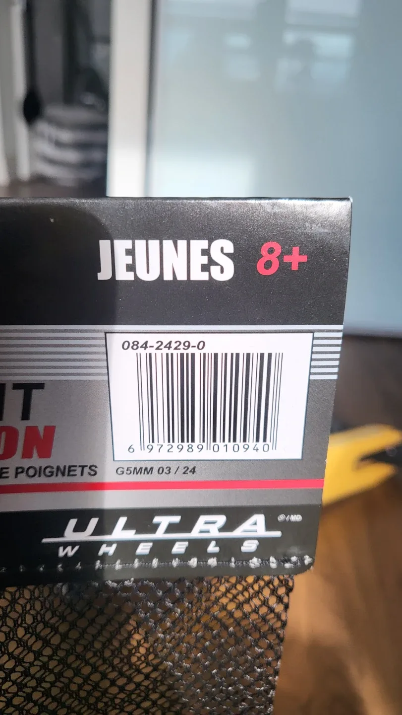 Scooter & Protective Gear Set 8+ image indicator(4)