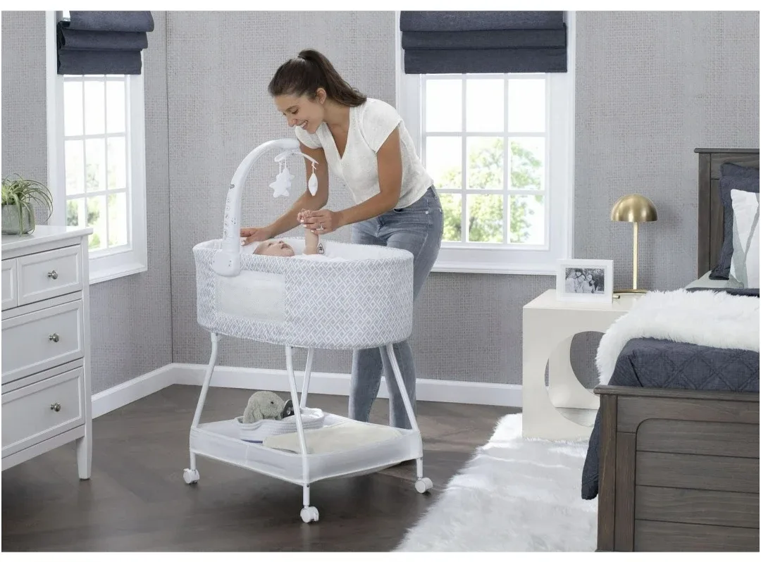 Delta Children Sweet Beginnings Bassinet