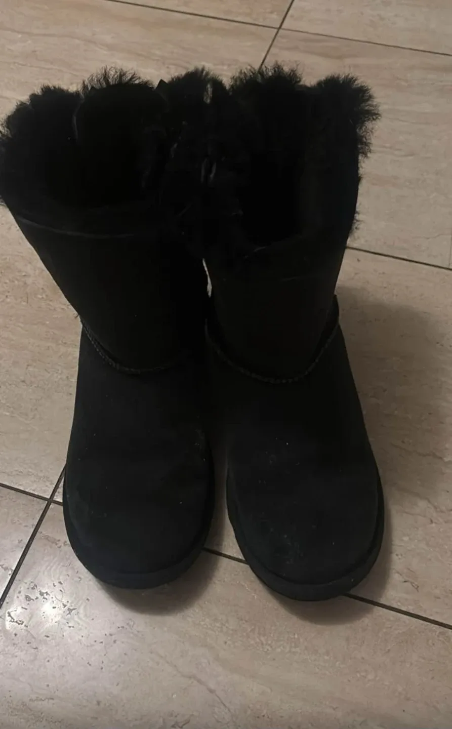 UGG Bailey Bow Boots in Black- EU38 image indicator(2)
