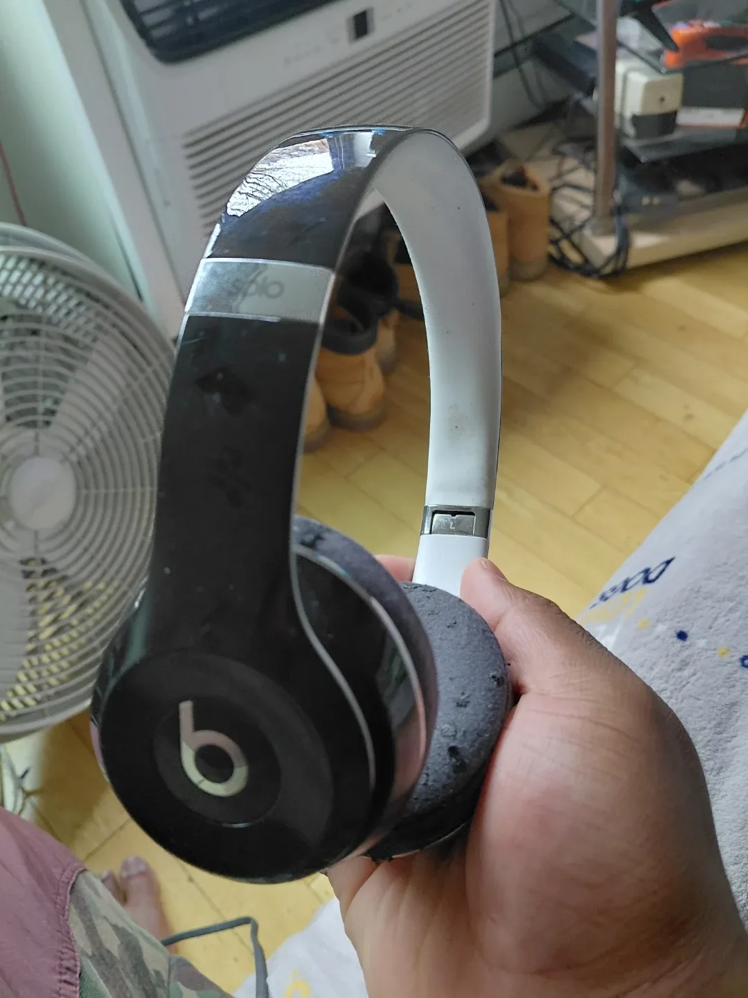 Beats by Dre Headphones - Heavily Used image indicator(2)