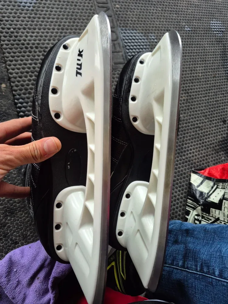 Bauer Ice Skates, Size 12 US image indicator(4)