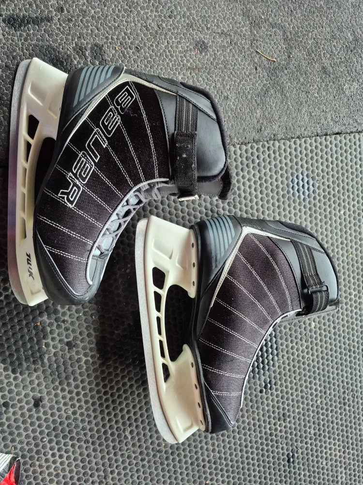 Bauer Ice Skates, Size 12 US image indicator(5)