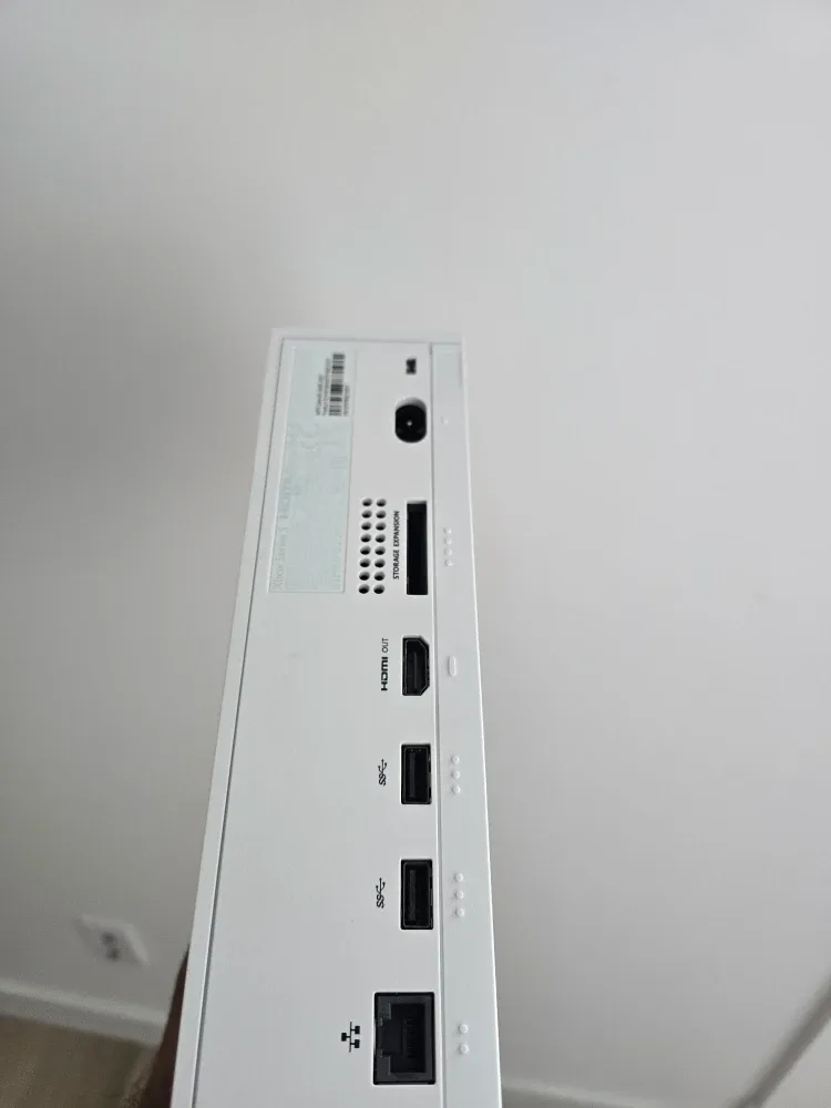 Xbox Series S Console with Controller - White image indicator(4)