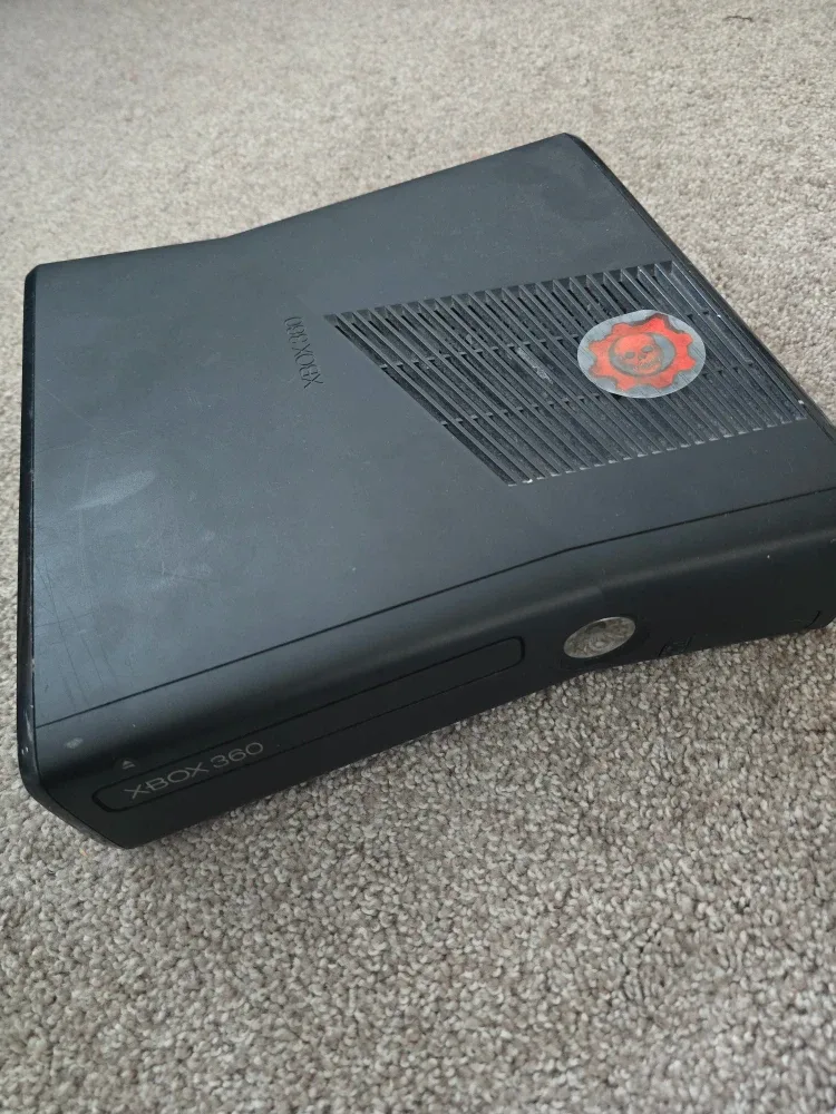 Xbox 360 Console with Accessories image indicator(3)