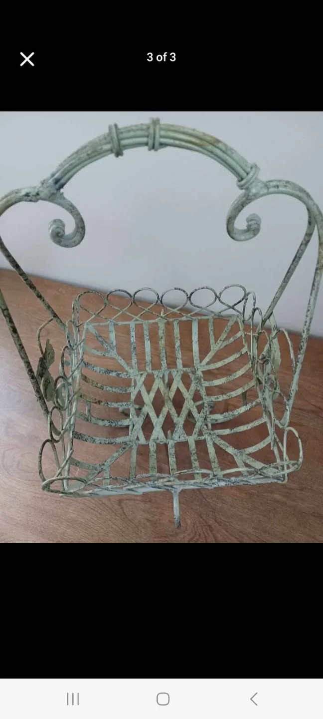 Vintage Metal Basket with Handle 🥕 image indicator(2)