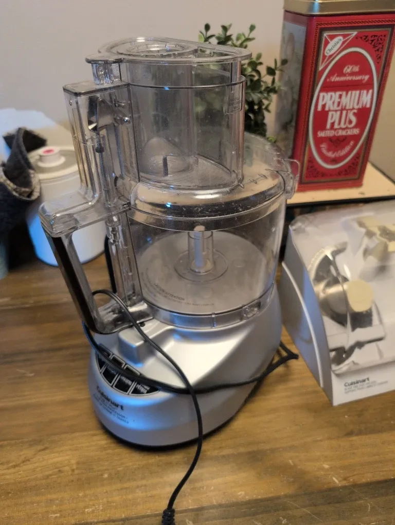 Cuisinart Food Processor with Disc Holder