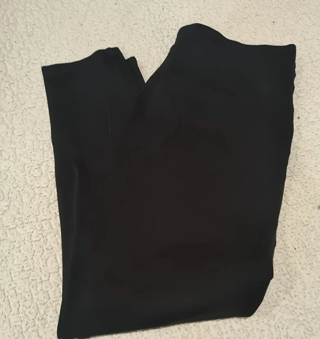 Chloe & Jasmine Black Pants - Size M image indicator(5)