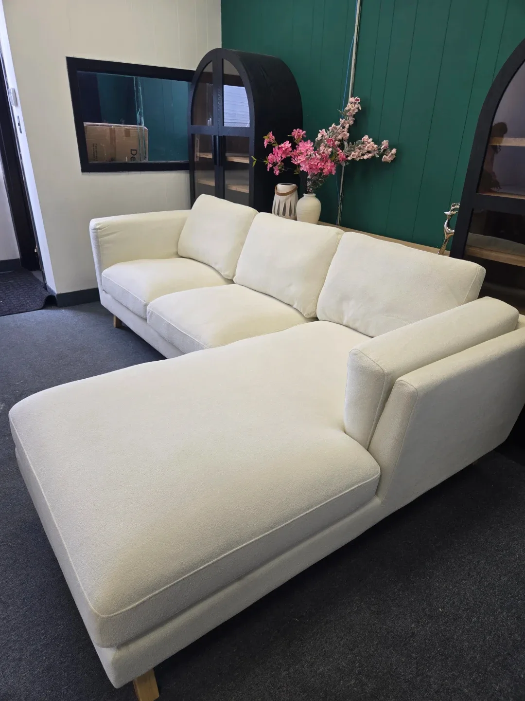 Cream-coloured Sectional Sofa image indicator(2)