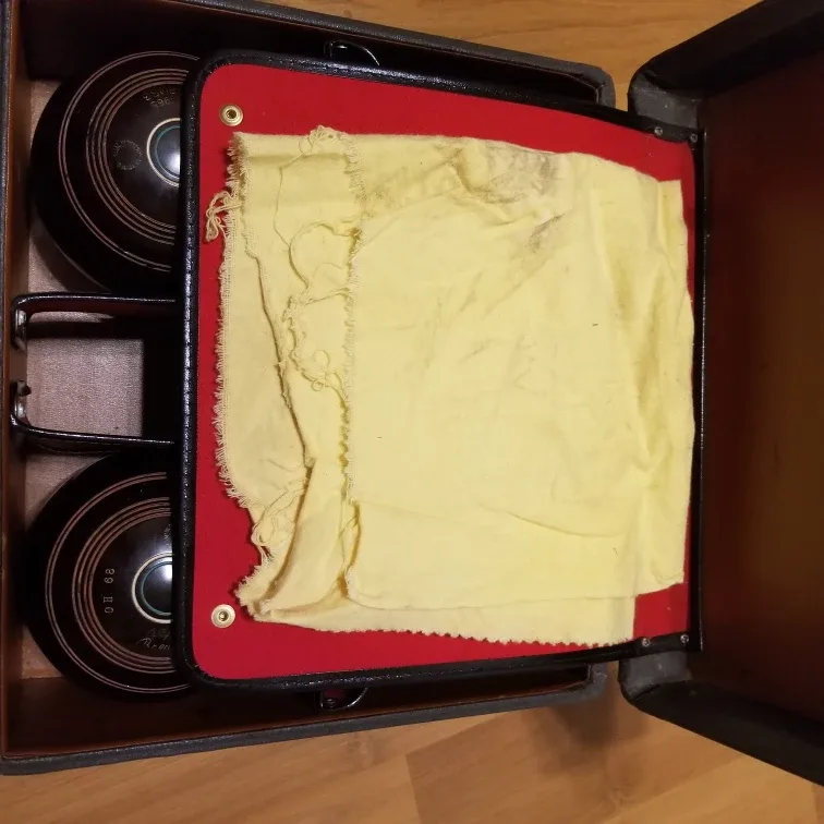 Vintage Lawn Bowling Set with Case image indicator(2)