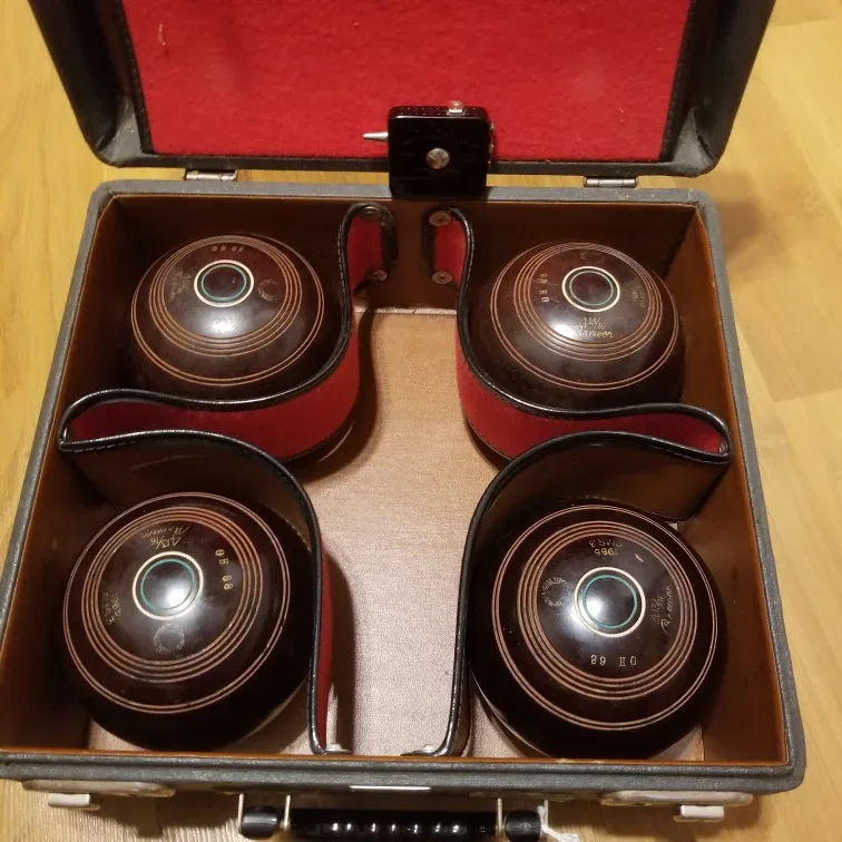 Vintage Lawn Bowling Set with Case image indicator(3)