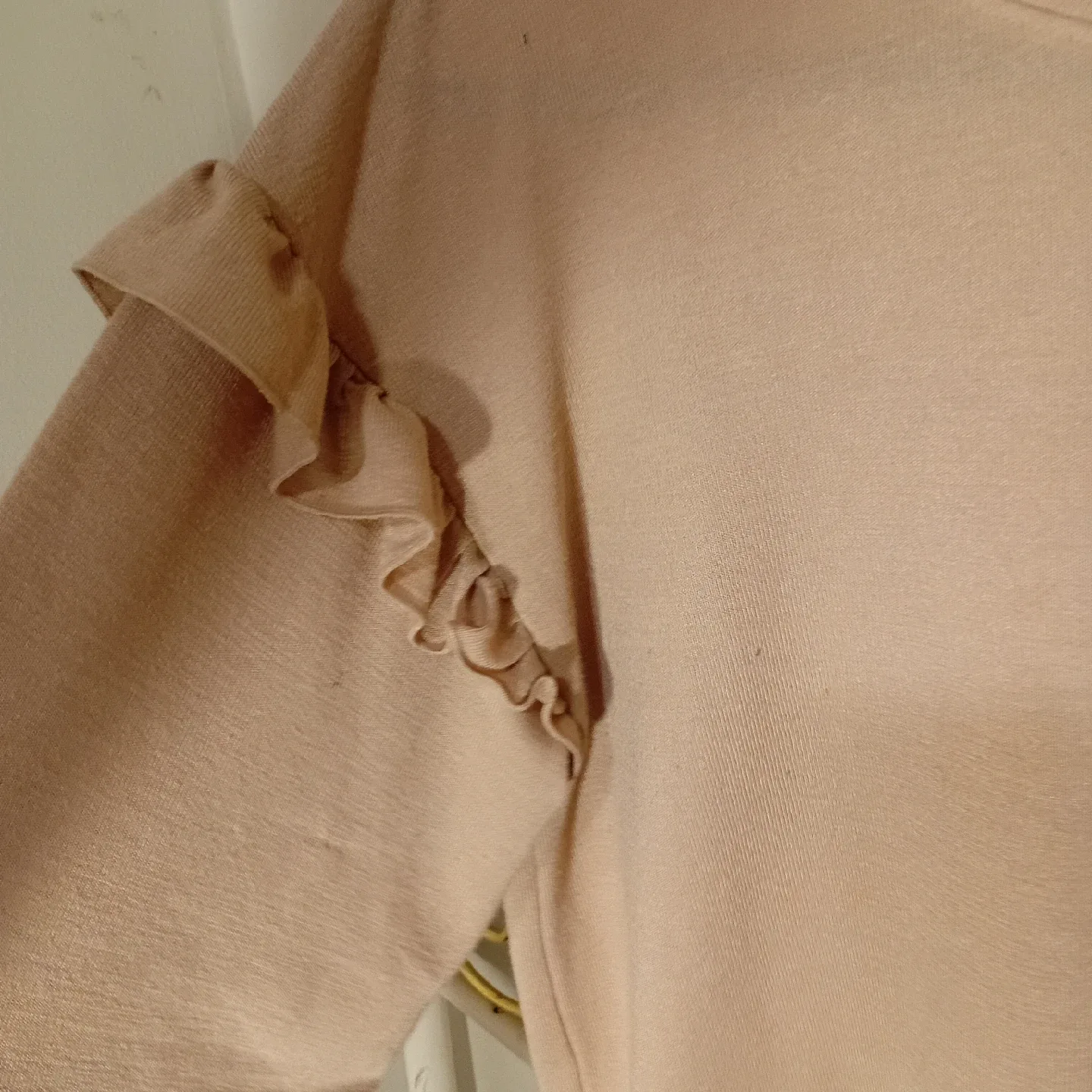 Gap Ruffle Sleeve Top - Size M image indicator(3)