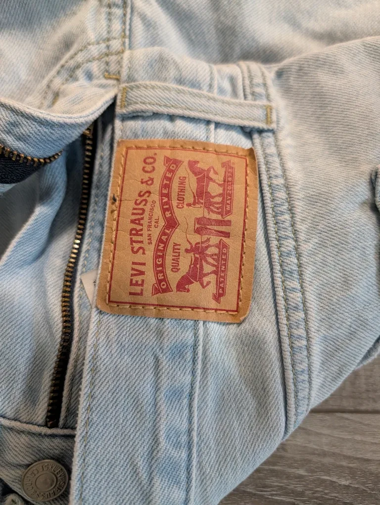 Levi Strauss & Co. Ripped Jeans image indicator(2)