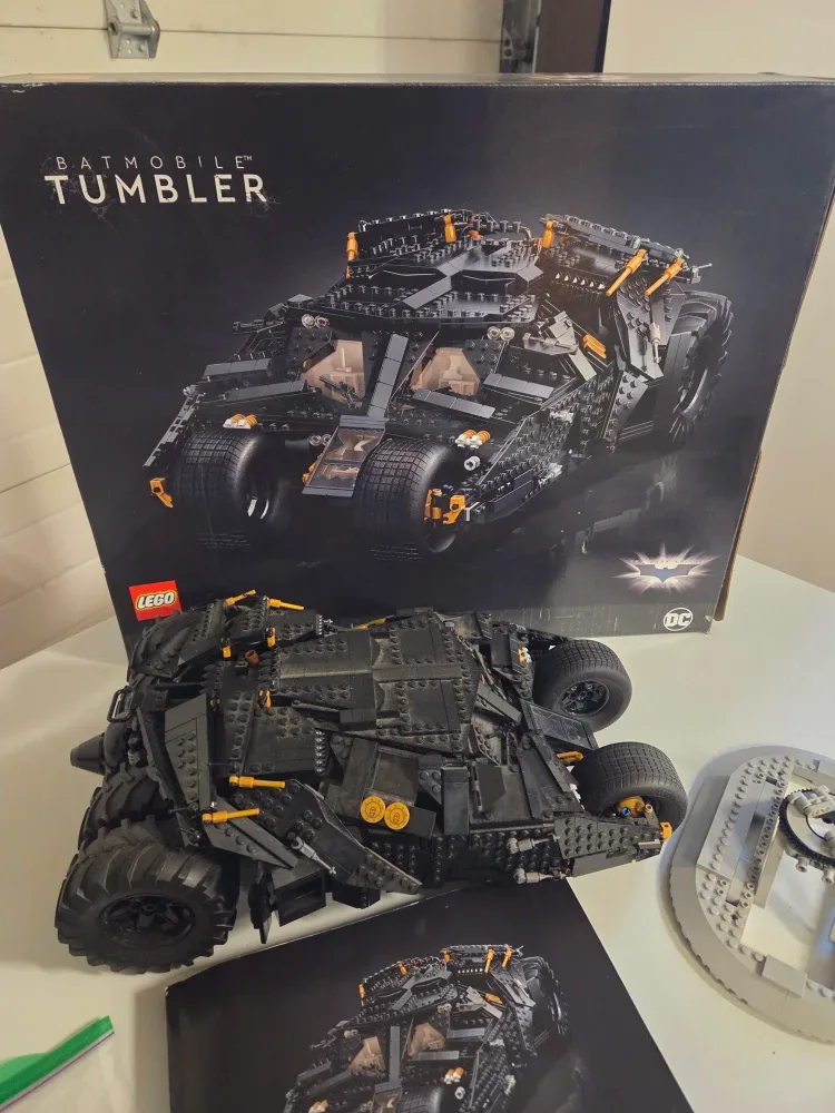 Lego DC Comics Batmobile Tumbler 76240