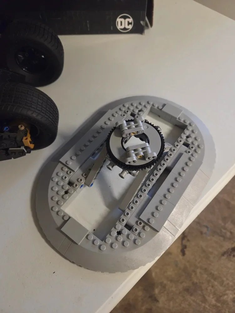 Lego DC Comics Batmobile Tumbler 76240 image indicator(4)