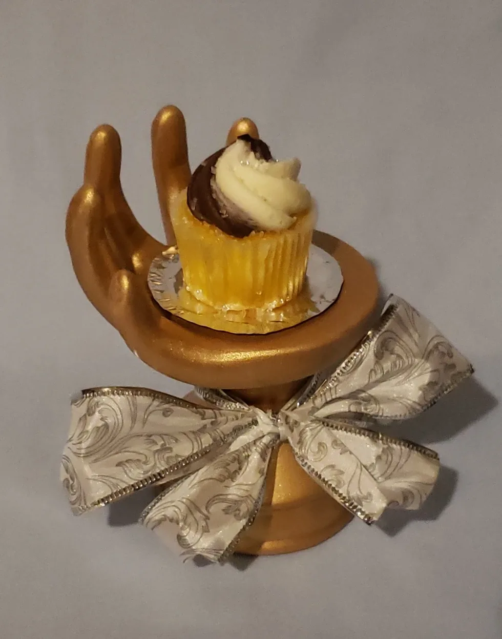 Box of 12 Gold Hand Display Stand with Clear Dome image indicator(4)