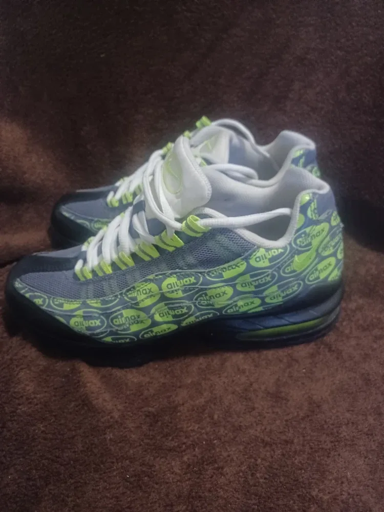 Nike air max 95 SE logos size 6.5y
