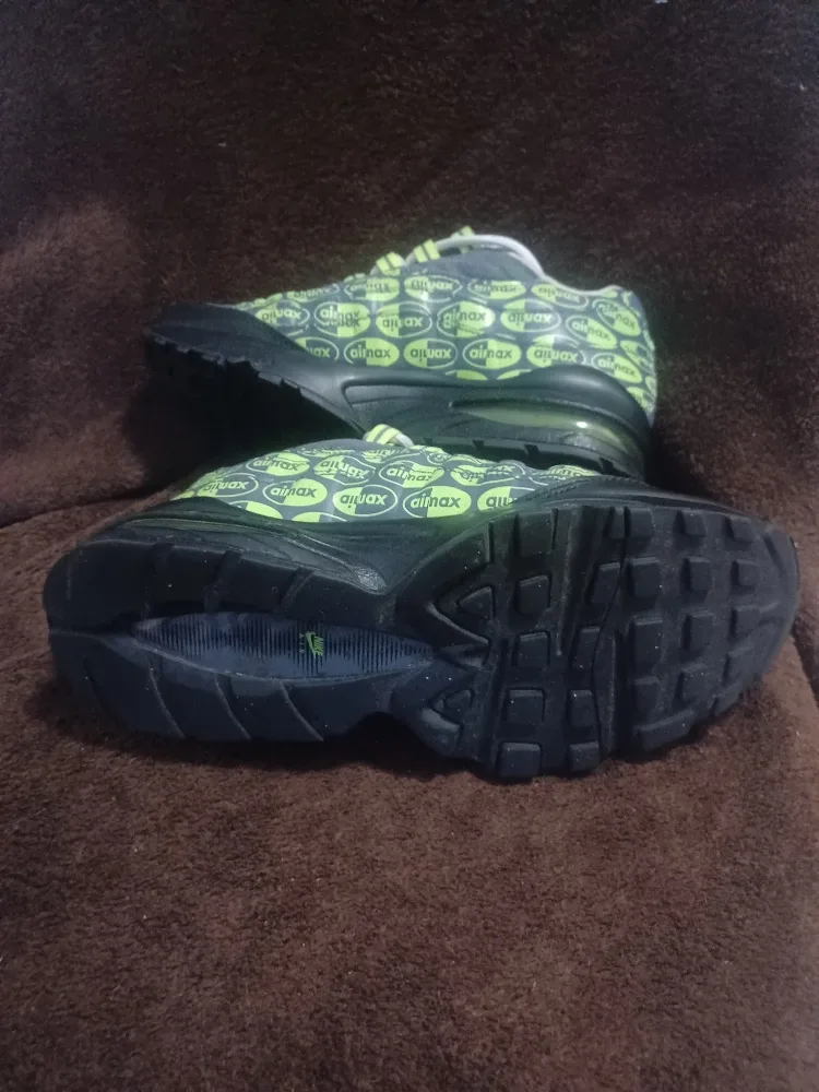 Nike air max 95 SE logos size 6.5y image indicator(4)