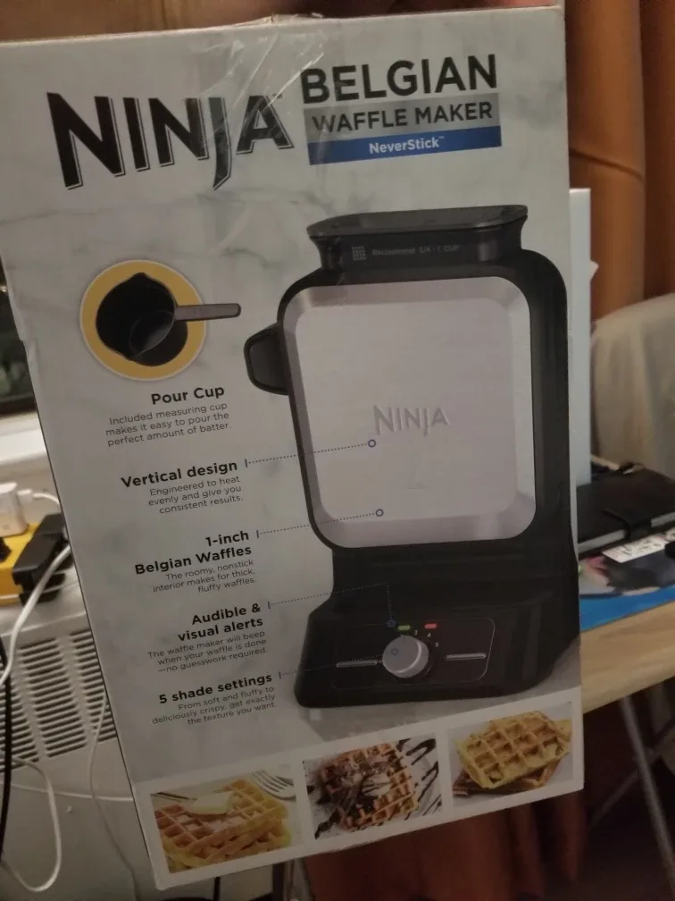 Ninja Neverstick Belgian Waffle Maker - Like New! image indicator(5)