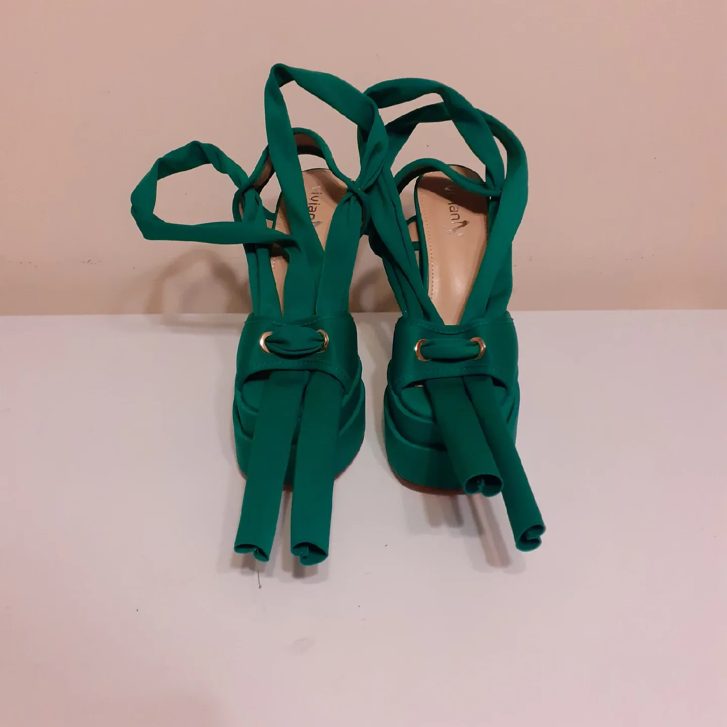 Worn Once ~ Vivianly Green Platform Heels Size 6.5 image indicator(2)