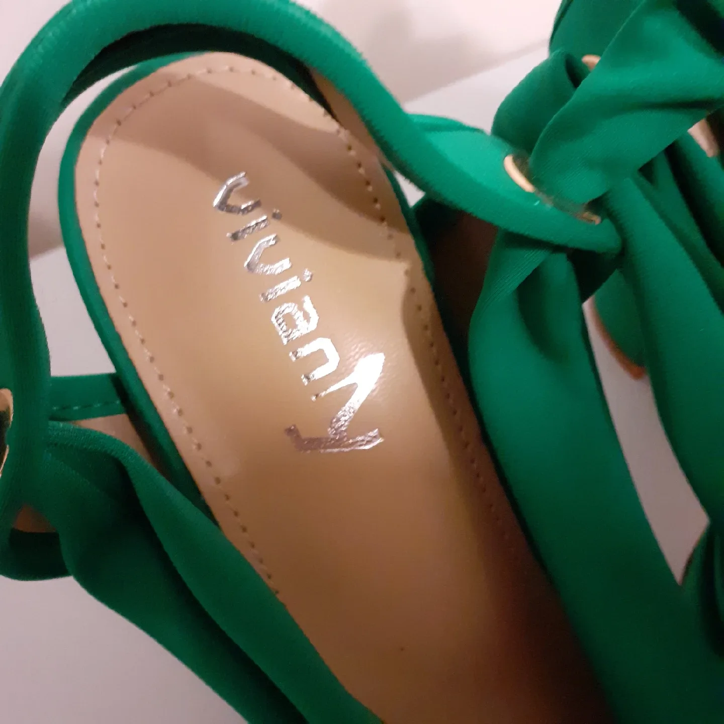 Worn Once ~ Vivianly Green Platform Heels Size 6.5 image indicator(4)