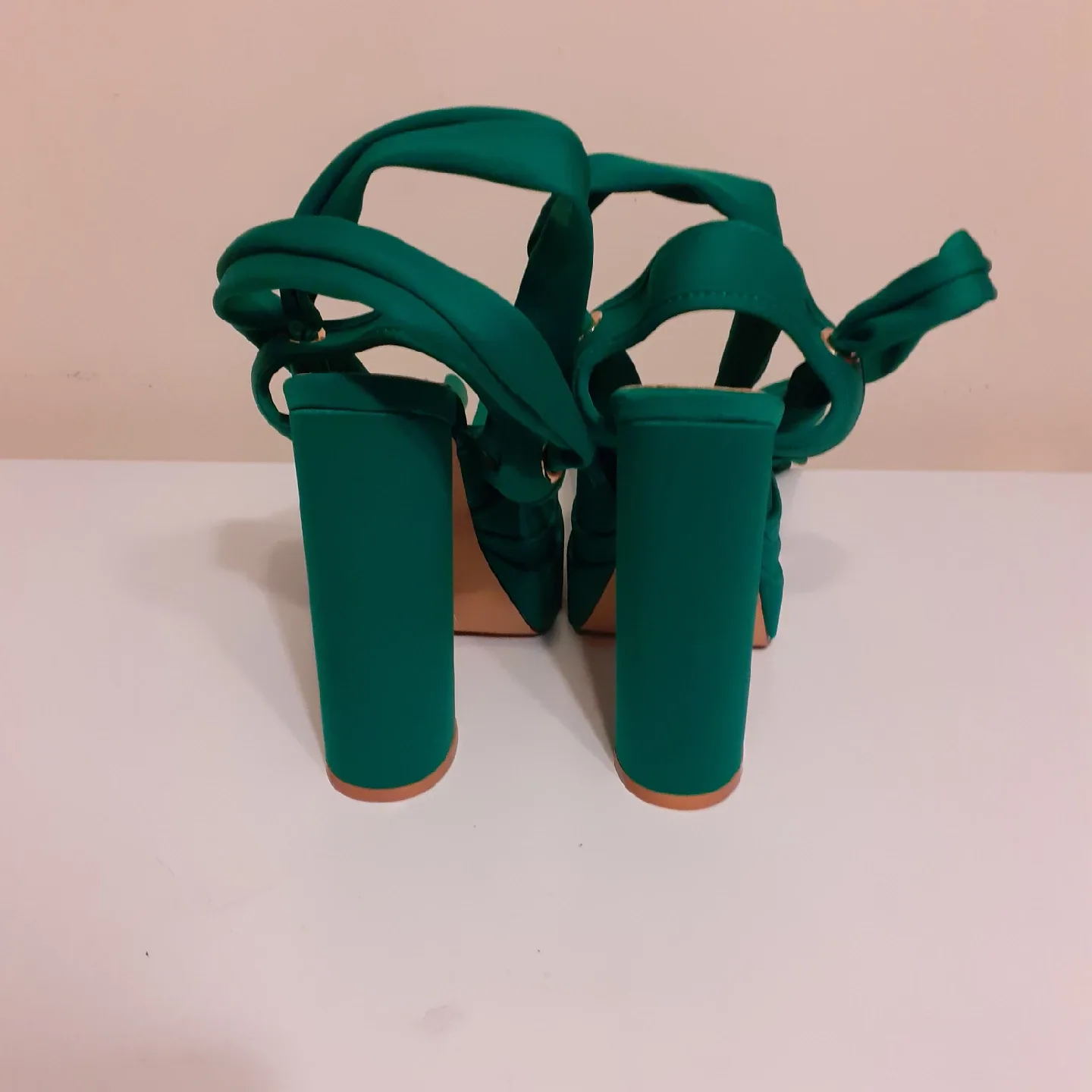 Worn Once ~ Vivianly Green Platform Heels Size 6.5 image indicator(5)
