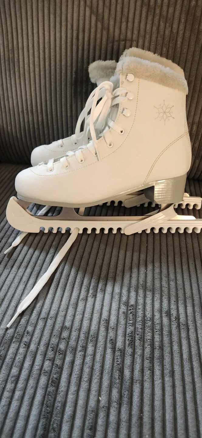 New Womens Skates size 8.5 image indicator(2)