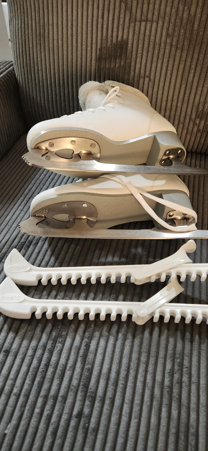 New Womens Skates size 8.5 image indicator(3)