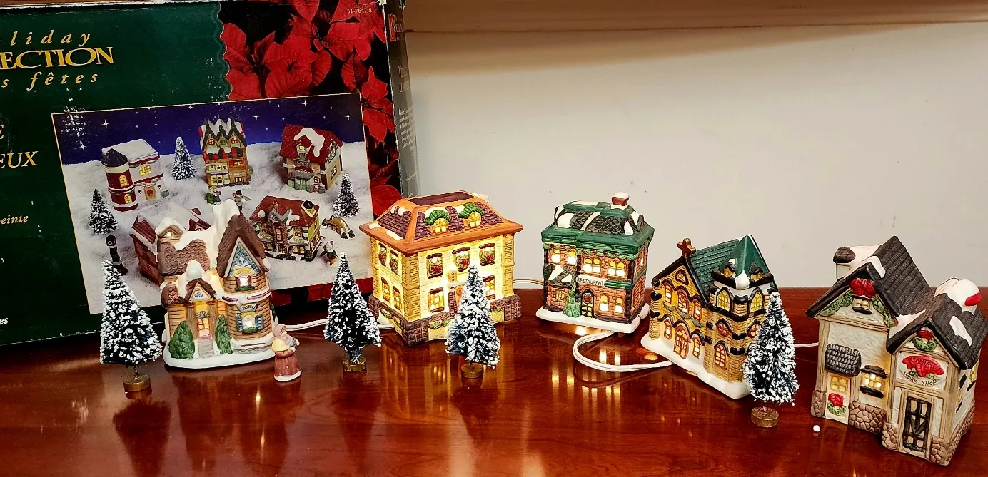 Holiday Collection Christmas Village Lumineux (17 pieces)