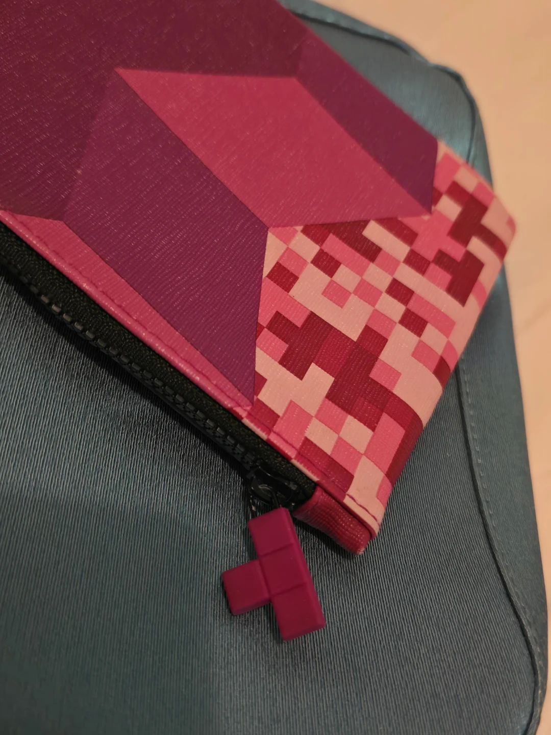 4 Cosmetic Designer Bags: Ipsy, Shiseido & Estee Giftable - photo 2