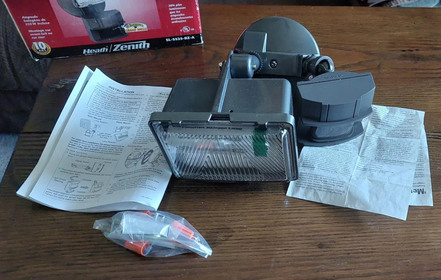 Heath Zenith SL-5525-BZ-A Motion Sensor Security Light thumbnail