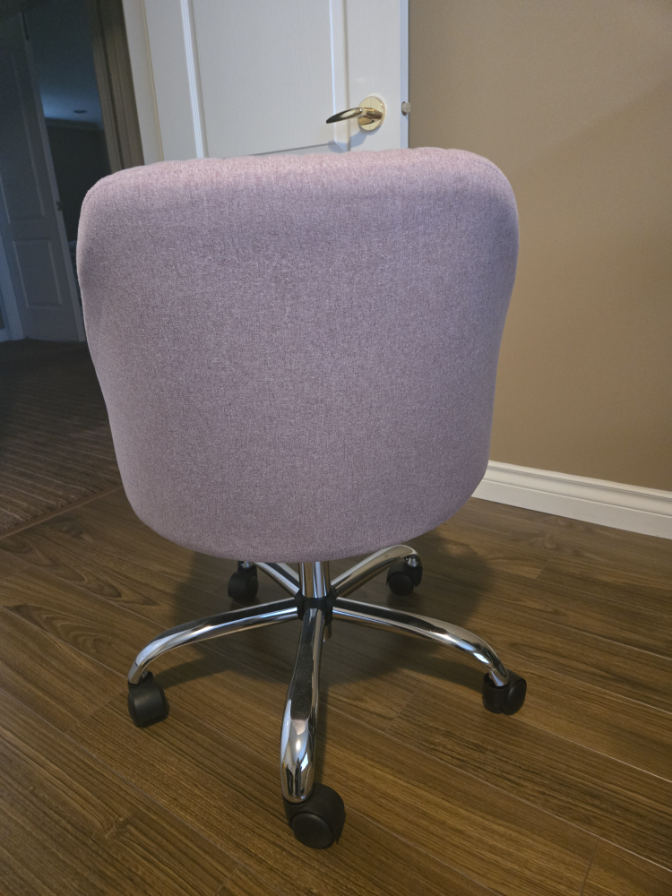 Pink swivel chair - photo 3